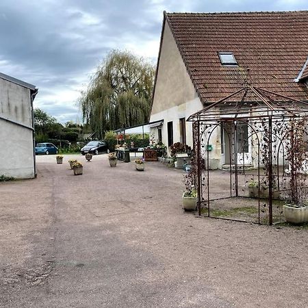 Charmant T2 au 1er dans résidence avec parc arboré Saint-Pierre-le-Moûtier Esterno foto