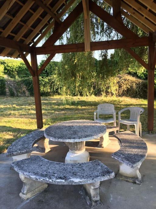 Charmant T2 au 1er dans résidence avec parc arboré Saint-Pierre-le-Moûtier Esterno foto
